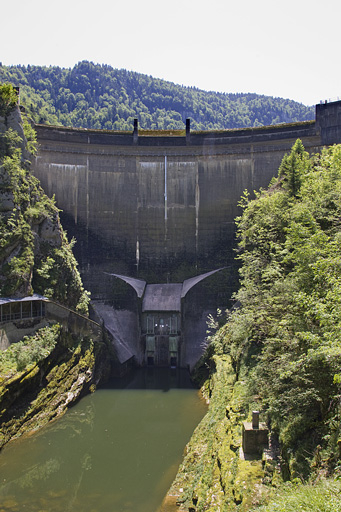 Barrage du Châtelot : face aval. © Laurent Poupard / Région Bourgogne-Franche-Comté, Inventaire du patrimoine - 2013 Barrage du Châtelot : face aval. © Laurent Poupard / Région Bourgogne-Franche-Comté, Inventaire du patrimoine - 2013