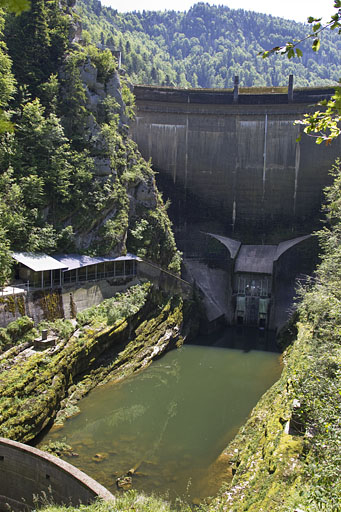 Barrage du Châtelot : le bassin d'amortissement. © Laurent Poupard / Région Bourgogne-Franche-Comté, Inventaire du patrimoine - 2013 Barrage du Châtelot : le bassin d'amortissement. © Laurent Poupard / Région Bourgogne-Franche-Comté, Inventaire du patrimoine - 2013