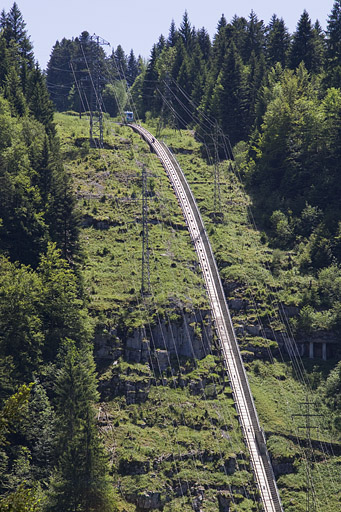 Centrale du Châtelot : vue rapprochée du funiculaire. © Yves Sancey / Région Bourgogne-Franche-Comté, Inventaire du patrimoine - 2013 Centrale du Châtelot : vue rapprochée du funiculaire. © Yves Sancey / Région Bourgogne-Franche-Comté, Inventaire du patrimoine - 2013