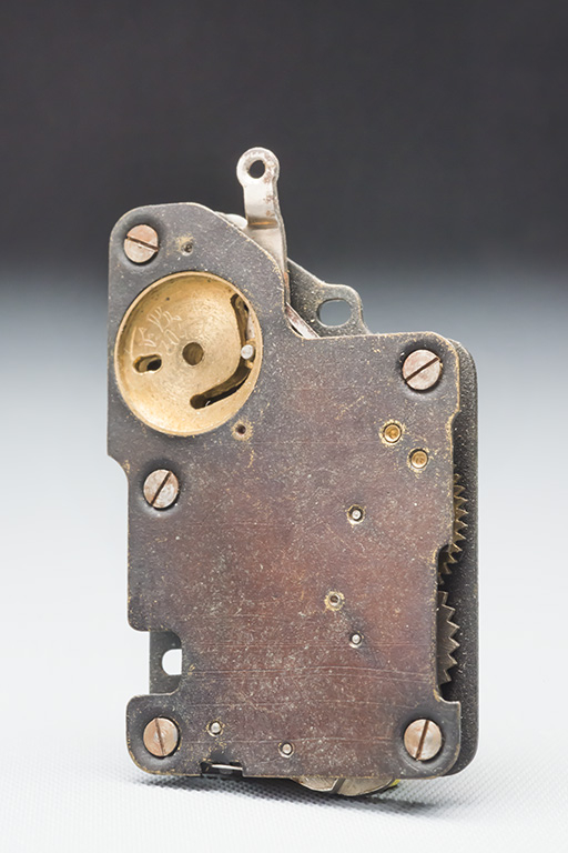 Retardateur pour appareil photographique. © Mary Ruffinoni / Région Bourgogne-Franche-Comté, Inventaire du patrimoine - 2013