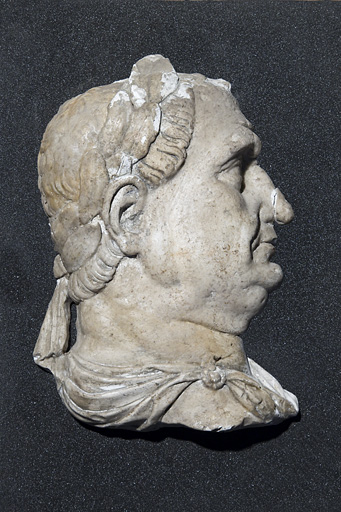 bas-relief © Yves Sancey / Région Bourgogne-Franche-Comté, Inventaire du patrimoine - 2013 bas-relief © Yves Sancey / Région Bourgogne-Franche-Comté, Inventaire du patrimoine - 2013