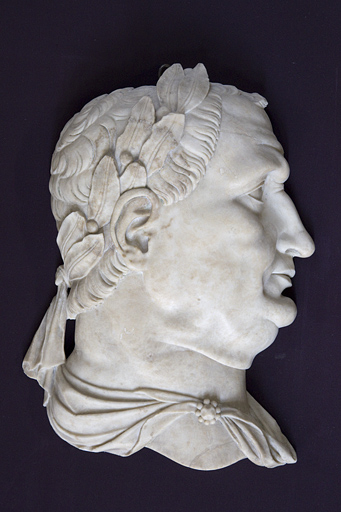 bas-relief © Yves Sancey / Région Bourgogne-Franche-Comté, Inventaire du patrimoine - 2013 bas-relief © Yves Sancey / Région Bourgogne-Franche-Comté, Inventaire du patrimoine - 2013