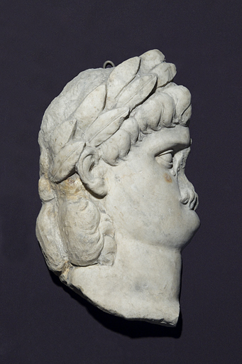 bas-relief © Yves Sancey / Région Bourgogne-Franche-Comté, Inventaire du patrimoine - 2013 bas-relief © Yves Sancey / Région Bourgogne-Franche-Comté, Inventaire du patrimoine - 2013