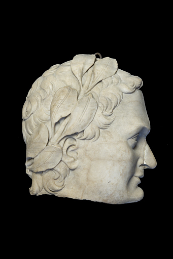 bas-relief © Yves Sancey / Région Bourgogne-Franche-Comté, Inventaire du patrimoine - 2013 bas-relief © Yves Sancey / Région Bourgogne-Franche-Comté, Inventaire du patrimoine - 2013