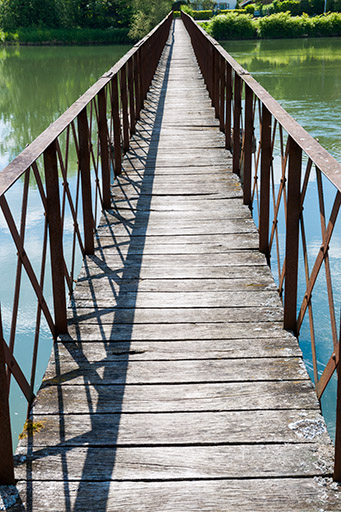 La passerelle. Vue rapprochée. © Jérôme Mongreville / Région Bourgogne-Franche-Comté, Inventaire du patrimoine - 2013