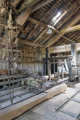 Atelier de scierie : le châssis multi-lames, son chariot et le palan. © Mary Ruffinoni / Région Bourgogne-Franche-Comté, Inventaire du patrimoine - 2013