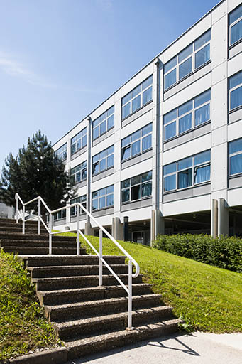 Détail de la façade postérieure est du bâtiment d'enseignement professionnel. © Jérôme Mongreville / Région Bourgogne-Franche-Comté, Inventaire du patrimoine - 2013 Détail de la façade postérieure est du bâtiment d'enseignement professionnel. © Jérôme Mongreville / Région Bourgogne-Franche-Comté, Inventaire du patrimoine - 2013