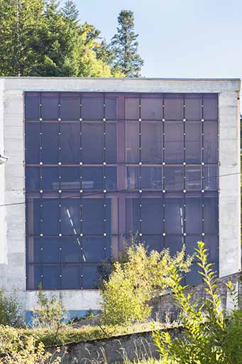 Pan de verre de l'atelier de fabrication du milieu des années 1990. © Yves Sancey / Région Bourgogne-Franche-Comté, Inventaire du patrimoine - 2013