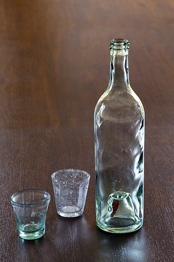 Verres et bouteille réputés fabriqués à la verrerie de la Caborde, commune de Fessevillers (collection Mairie de Fessevillers). © Yves Sancey / Région Bourgogne-Franche-Comté, Inventaire du patrimoine - 2013 Verres et bouteille réputés fabriqués à la verrerie de la Caborde, commune de Fessevillers (collection Mairie de Fessevillers). © Yves Sancey / Région Bourgogne-Franche-Comté, Inventaire du patrimoine - 2013