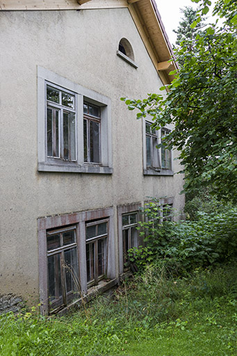 Usine : façade postérieure, de trois quarts gauche. © Yves Sancey / Région Bourgogne-Franche-Comté, Inventaire du patrimoine - 2013 Usine : façade postérieure, de trois quarts gauche. © Yves Sancey / Région Bourgogne-Franche-Comté, Inventaire du patrimoine - 2013