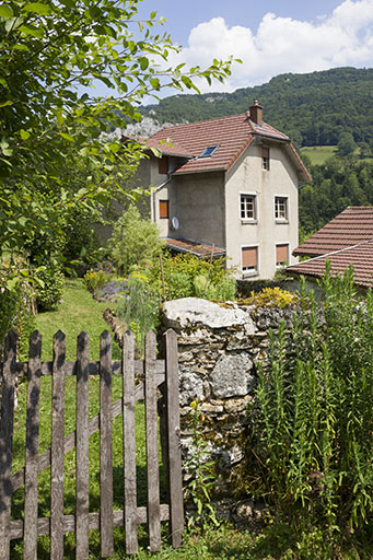 Le logement, depuis l'ouest. © Yves Sancey / Région Bourgogne-Franche-Comté, Inventaire du patrimoine - 2013 Le logement, depuis l'ouest. © Yves Sancey / Région Bourgogne-Franche-Comté, Inventaire du patrimoine - 2013