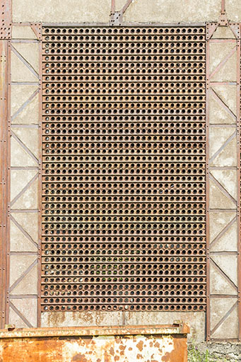Site rue du Jura : plaque de désensablement fermant l'entrepôt industriel. © Yves Sancey / Région Bourgogne-Franche-Comté, Inventaire du patrimoine - 2013 Site rue du Jura : plaque de désensablement fermant l'entrepôt industriel. © Yves Sancey / Région Bourgogne-Franche-Comté, Inventaire du patrimoine - 2013