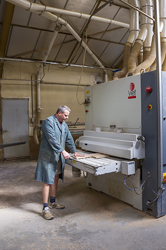 Atelier des années 1980 : ponceuse Viet. © Yves Sancey / Région Bourgogne-Franche-Comté, Inventaire du patrimoine - 2013