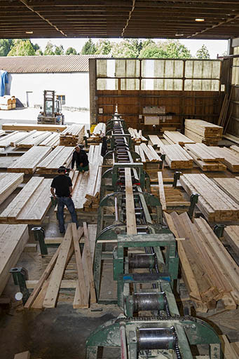 Atelier de triage et d'empilage (E) : convoyeur. © Yves Sancey / Région Bourgogne-Franche-Comté, Inventaire du patrimoine - 2013