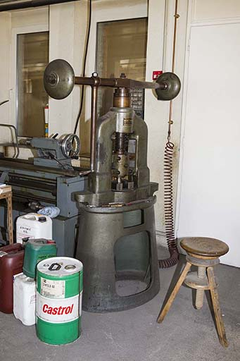 Usine, rez-de-chaussée : grosse presse à balancier. © Yves Sancey / Région Bourgogne-Franche-Comté, Inventaire du patrimoine - 2013 Usine, rez-de-chaussée : grosse presse à balancier. © Yves Sancey / Région Bourgogne-Franche-Comté, Inventaire du patrimoine - 2013
