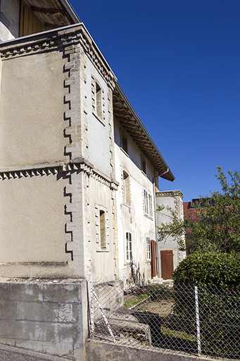 Façade antérieure, vue en enfilade. © Yves Sancey / Région Bourgogne-Franche-Comté, Inventaire du patrimoine - 2013