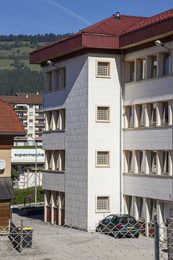 Usine : façade latérale droite et extrémité du corps principal. © Yves Sancey / Région Bourgogne-Franche-Comté, Inventaire du patrimoine - 2013 Usine : façade latérale droite et extrémité du corps principal. © Yves Sancey / Région Bourgogne-Franche-Comté, Inventaire du patrimoine - 2013