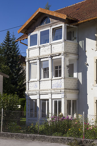 Corps de bâtiment en fond de cour : oriel montant de fond sur la façade sud. © Yves Sancey / Région Bourgogne-Franche-Comté, Inventaire du patrimoine - 2013