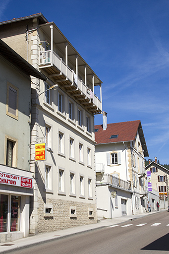 Usine : façade antérieure, vue en enfilade. © Yves Sancey / Région Bourgogne-Franche-Comté, Inventaire du patrimoine - 2013 Usine : façade antérieure, vue en enfilade. © Yves Sancey / Région Bourgogne-Franche-Comté, Inventaire du patrimoine - 2013