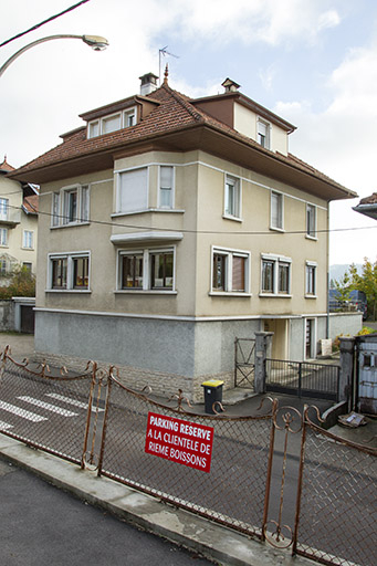 Façades antérieure et latérale droite. © Yves Sancey / Région Bourgogne-Franche-Comté, Inventaire du patrimoine - 2013