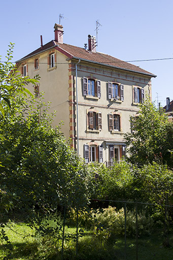 Façade postérieure, de trois quarts gauche. © Yves Sancey / Région Bourgogne-Franche-Comté, Inventaire du patrimoine - 2013