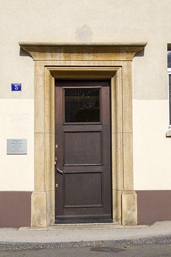 Usine : façade antérieure, porte principale. © Yves Sancey / Région Bourgogne-Franche-Comté, Inventaire du patrimoine - 2013 Usine : façade antérieure, porte principale. © Yves Sancey / Région Bourgogne-Franche-Comté, Inventaire du patrimoine - 2013