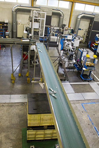 Site ancien : convoyeur à bande de l'atelier d'injection zamak. © Yves Sancey / Région Bourgogne-Franche-Comté, Inventaire du patrimoine - 2013