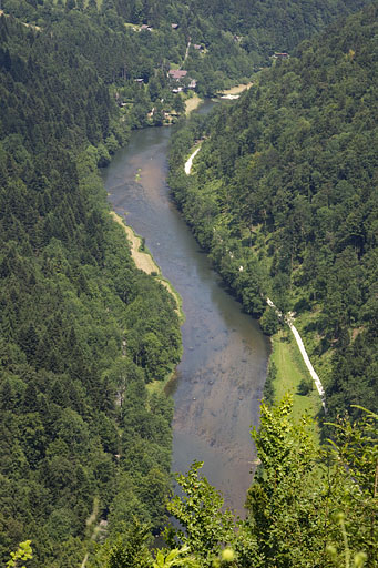 Le Doubs au Moulin du Plain, commune d'Indevillers. © Yves Sancey / Région Bourgogne-Franche-Comté, Inventaire du patrimoine - 2013 Le Doubs au Moulin du Plain, commune d'Indevillers. © Yves Sancey / Région Bourgogne-Franche-Comté, Inventaire du patrimoine - 2013