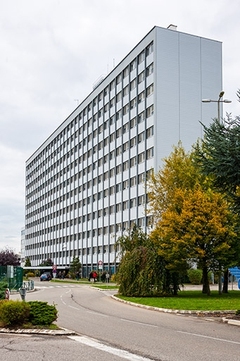 Centre de recherche (Building Ouest) depuis l'entrée. © Jérôme Mongreville / Région Bourgogne-Franche-Comté, Inventaire du patrimoine - 2013 Centre de recherche (Building Ouest) depuis l'entrée. © Jérôme Mongreville / Région Bourgogne-Franche-Comté, Inventaire du patrimoine - 2013