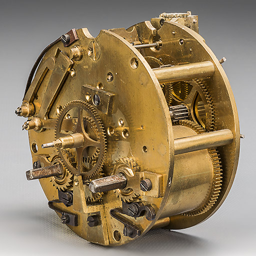 Mouvement de pendule Fritz Marti. Vue de trois quarts. © Jérôme Mongreville / Région Bourgogne-Franche-Comté, Inventaire du patrimoine - 2013