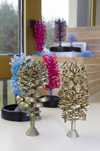 Fonte à la cire perdue : arbres en cire et arbres en métal, après la fonte. © Yves Sancey / Région Bourgogne-Franche-Comté, Inventaire du patrimoine - 2013