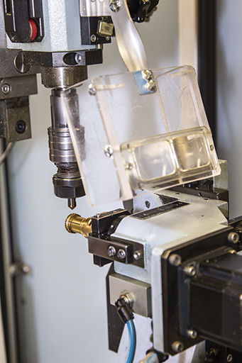 Usinage : module de droite de la machine à facetter. © Yves Sancey / Région Bourgogne-Franche-Comté, Inventaire du patrimoine - 2013