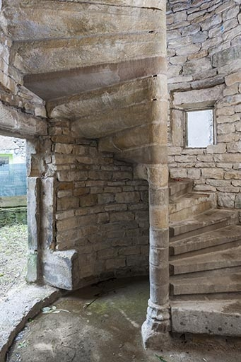Intérieur de la tour : escalier en vis. © Jérôme Mongreville / Région Bourgogne-Franche-Comté, Inventaire du patrimoine - 2013