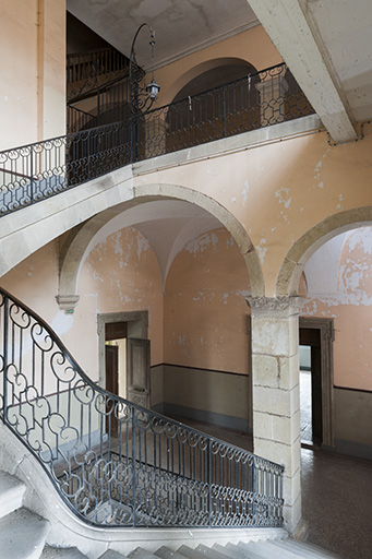 Intérieur : la montée du grand escalier. © Mary Ruffinoni / Région Bourgogne-Franche-Comté, Inventaire du patrimoine - 2013
