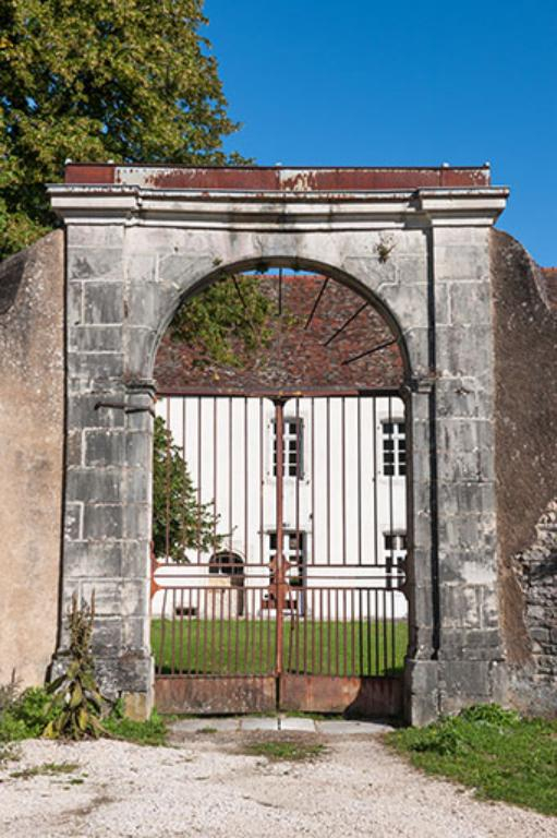 Vue du portail sud © Jérôme Mongreville / Région Bourgogne-Franche-Comté, Inventaire du patrimoine - 2013