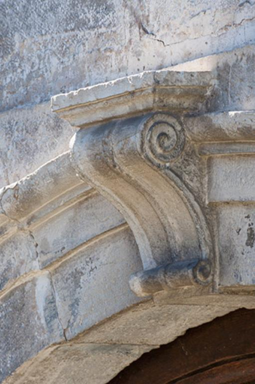 Détail de la porte © Jérôme Mongreville / Région Bourgogne-Franche-Comté, Inventaire du patrimoine - 2013 Détail de la porte © Jérôme Mongreville / Région Bourgogne-Franche-Comté, Inventaire du patrimoine - 2013