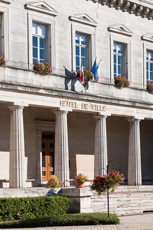 Vue sud-ouest du porche © Jérôme Mongreville / Région Bourgogne-Franche-Comté, Inventaire du patrimoine - 2013