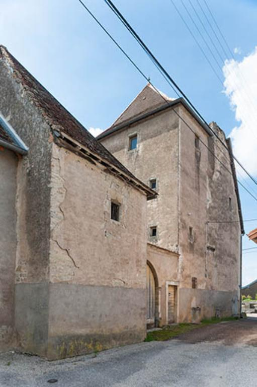 Vue sud-est © Jérôme Mongreville / Région Bourgogne-Franche-Comté, Inventaire du patrimoine - 2013 Vue sud-est © Jérôme Mongreville / Région Bourgogne-Franche-Comté, Inventaire du patrimoine - 2013