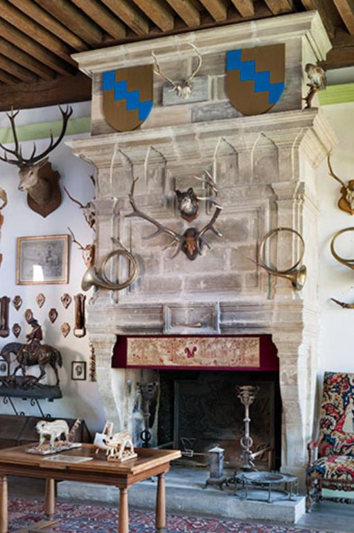 Cheminée de la salle centrale de l'aile nord © Jérôme Mongreville / Région Bourgogne-Franche-Comté, Inventaire du patrimoine - 2013