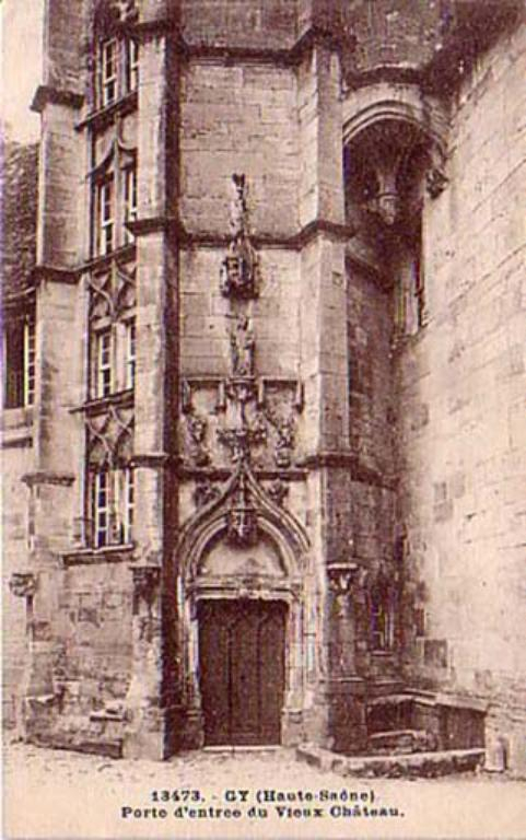 Détail de la tour d'escalier sur une carte postale ancienne © Sabrina Dalibard / Archives départementales de la Haute-Saône - 2013