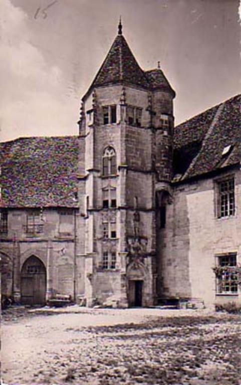 La tour d'escalier sur une carte postale ancienne © Sabrina Dalibard / Archives départementales de la Haute-Saône - 2013