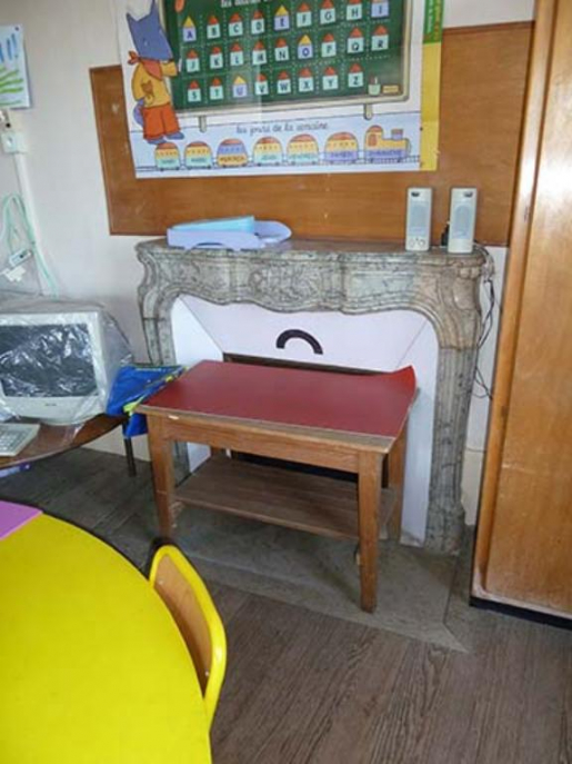 Cheminée en marbre de la partie ouest du bâtiment © Sabrina Dalibard / Région Bourgogne-Franche-Comté, Inventaire du patrimoine - 2013