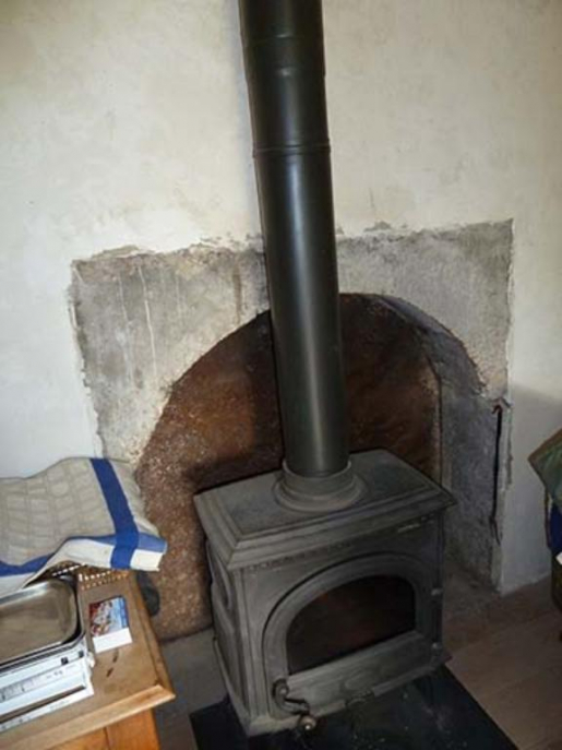 Le poële, vue du revers de la cheminée du rez-de-chaussée © Sabrina Dalibard / Région Bourgogne-Franche-Comté, Inventaire du patrimoine - 2013 Le poële, vue du revers de la cheminée du rez-de-chaussée © Sabrina Dalibard / Région Bourgogne-Franche-Comté, Inventaire du patrimoine - 2013