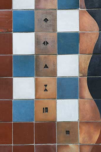 Oeuvre de Bizette. Détail de la façade sur rue. © Mary Ruffinoni / Région Bourgogne-Franche-Comté, Inventaire du patrimoine - 2013