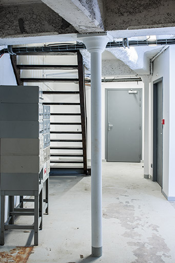 Entrepôt, soubassement : poteau en fonte et charpente en béton. © Jérôme Mongreville / Région Bourgogne-Franche-Comté, Inventaire du patrimoine - 2014 Entrepôt, soubassement : poteau en fonte et charpente en béton. © Jérôme Mongreville / Région Bourgogne-Franche-Comté, Inventaire du patrimoine - 2014