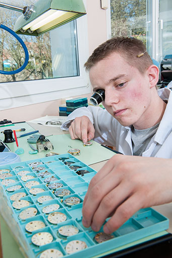 Horloger au travail. © Jérôme Mongreville / Région Bourgogne-Franche-Comté, Inventaire du patrimoine - 2014