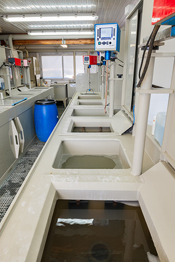 Usine : atelier de galvanoplastie (installations à l'arrière de la façade latérale gauche). © Jérôme Mongreville / Région Bourgogne-Franche-Comté, Inventaire du patrimoine - 2014