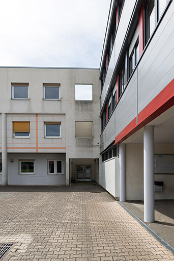 Angle intérieur nord-ouest de la cour. © Mary Ruffinoni / Région Bourgogne-Franche-Comté, Inventaire du patrimoine - 2014