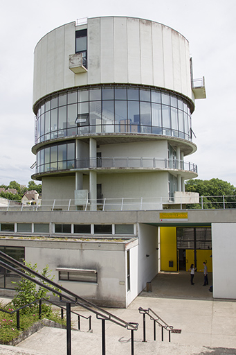 Vue postérieure (nord) de la tour et de l'escalier. © Sonia Dourlot / Région Bourgogne-Franche-Comté, Inventaire du patrimoine - 2014