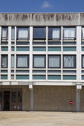 Détail de la façade postérieure - ouest - de l'externat. © Sonia Dourlot / Région Bourgogne-Franche-Comté, Inventaire du patrimoine - 2014